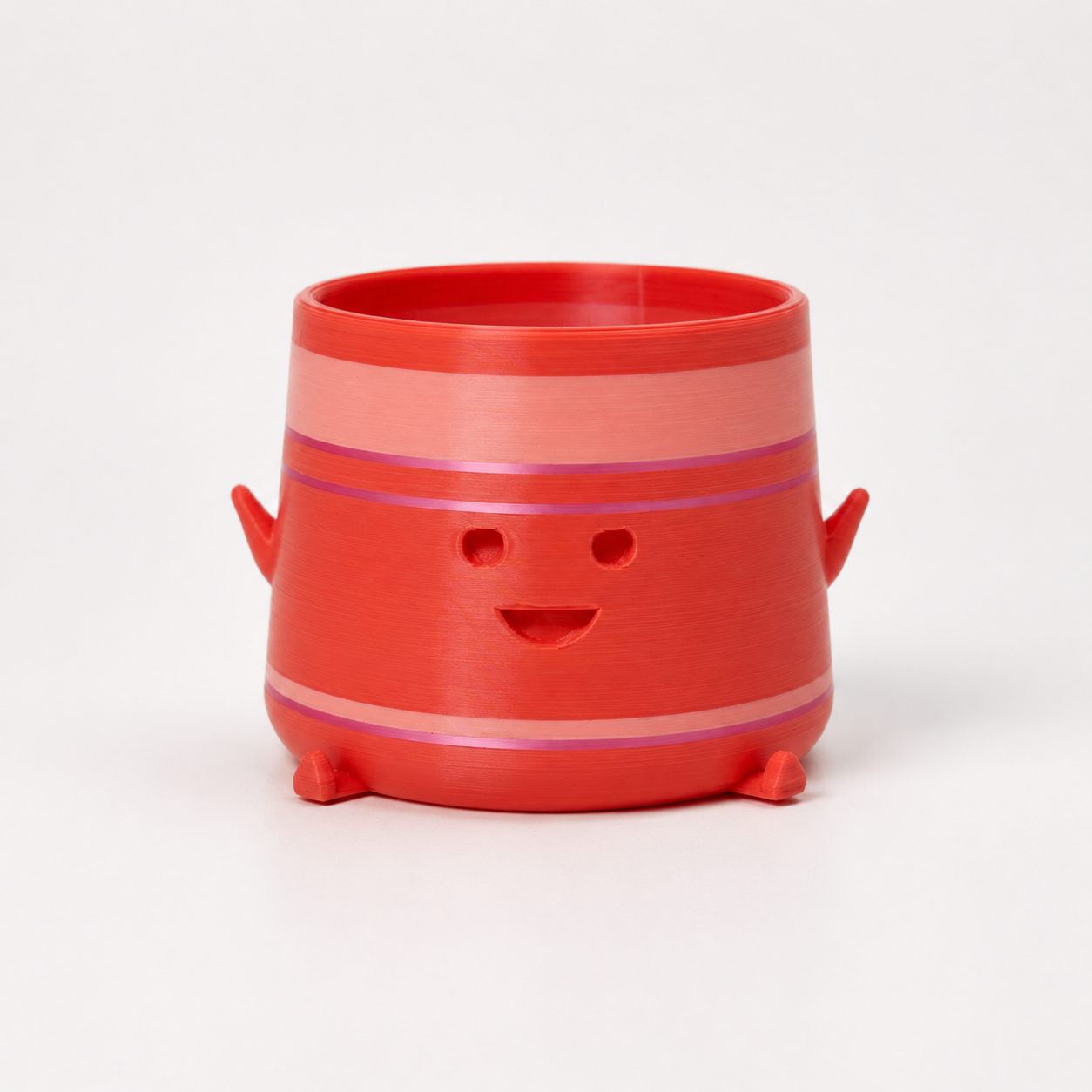 Planter Smira smiles